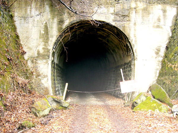 最初のトンネルの入口