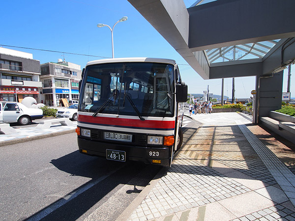 三原山行き路線バス