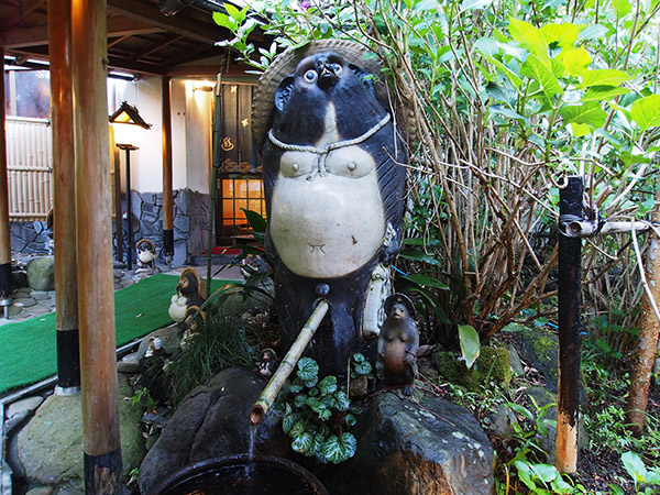 厚木飯山温泉 元湯旅館 たぬきの像