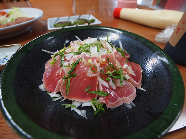 Sliced raw bonitos