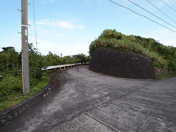 A diverging point on this side of Nagashizaka hill