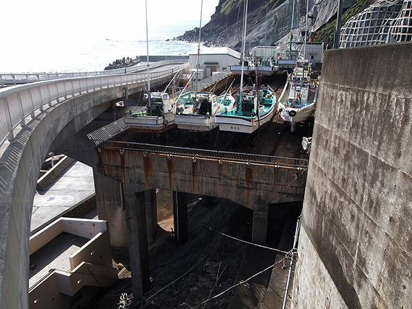 The current boat lift yard