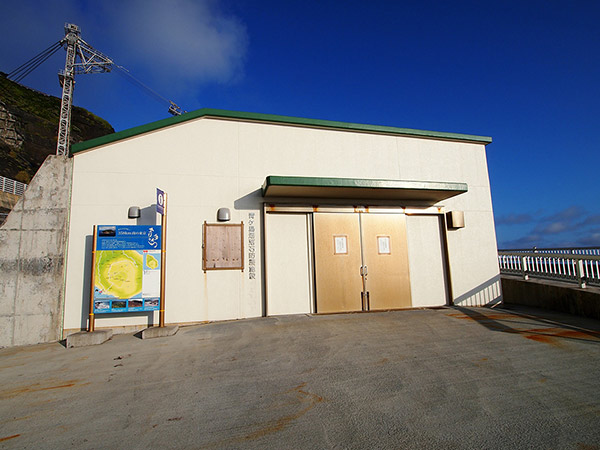 Falling stone protective facility of Aogashima port