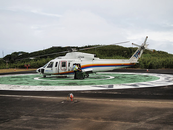 Loading and unloading baggage to the helicopter