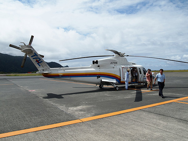 Ai-land Shuttle seen from the back