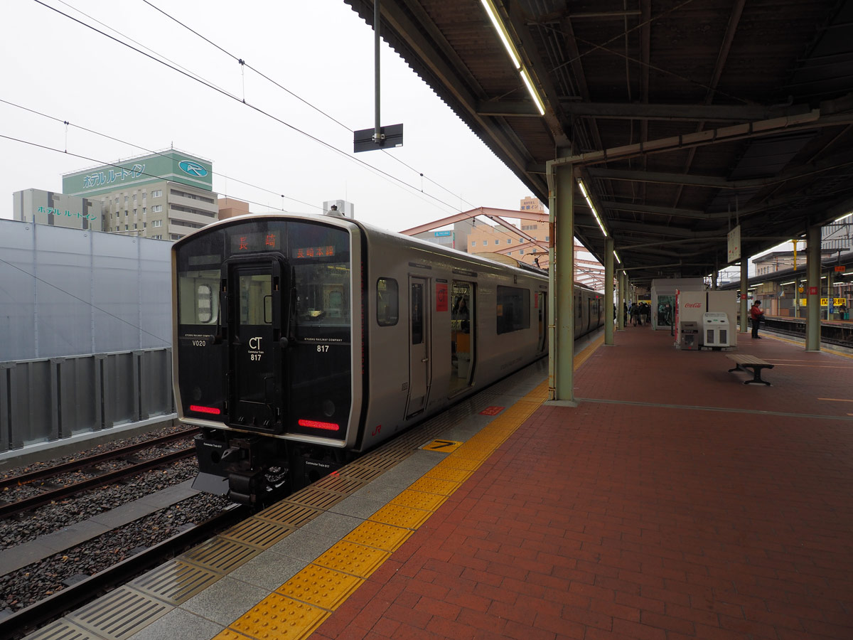 佐賀駅に到着した列車