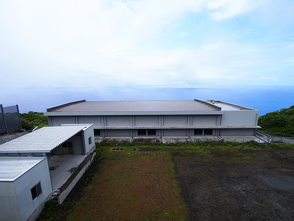 青ヶ島小中学校の体育館