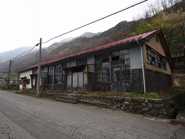 かつて銅山で賑わった山奥の町「間藤」地区を歩くのサムネイル