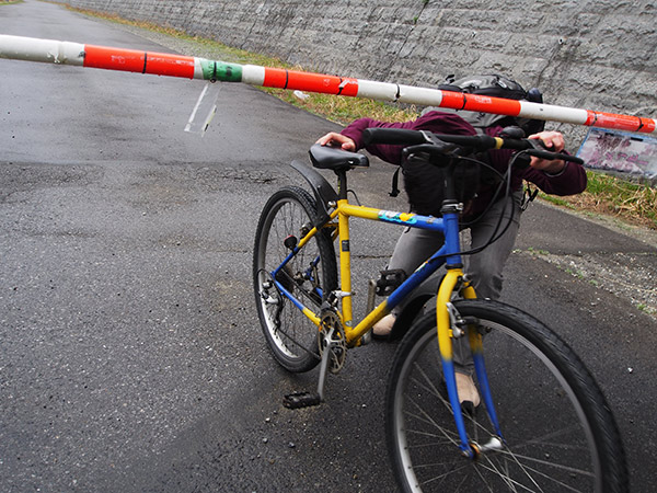 松木渓谷への自転車進入