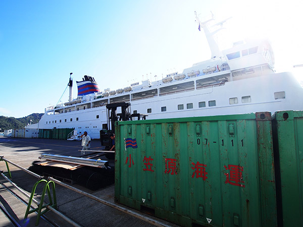 小笠原海運のコンテナ