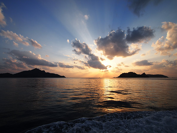 父島周辺半日コース 夕日