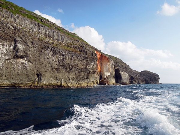 南島の断崖絶壁
