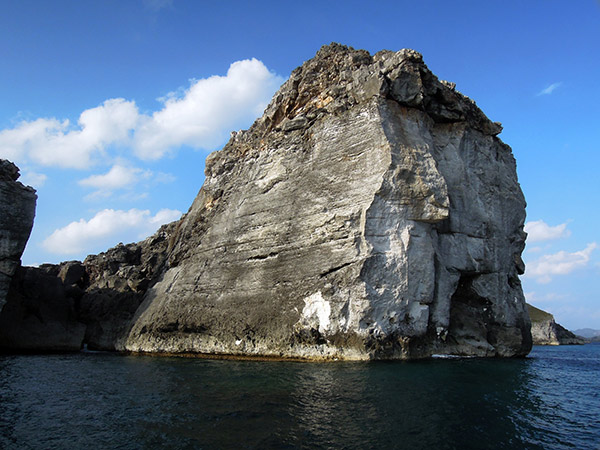 南島の崖