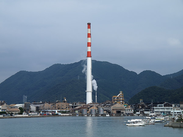 竹原港の工場風景・煙突
