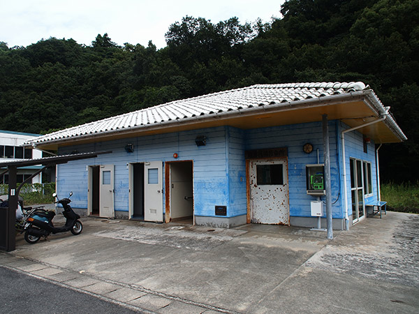 生野島の船客待合所