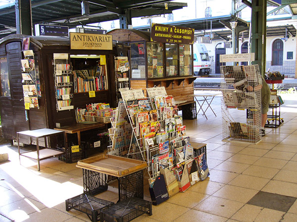 プラハ 駅構内の書店