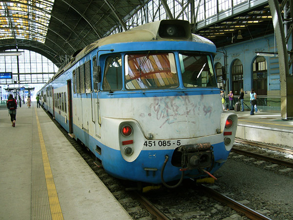 各駅停車の車両