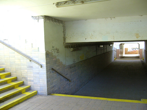 カルルシュテイン駅の地下道