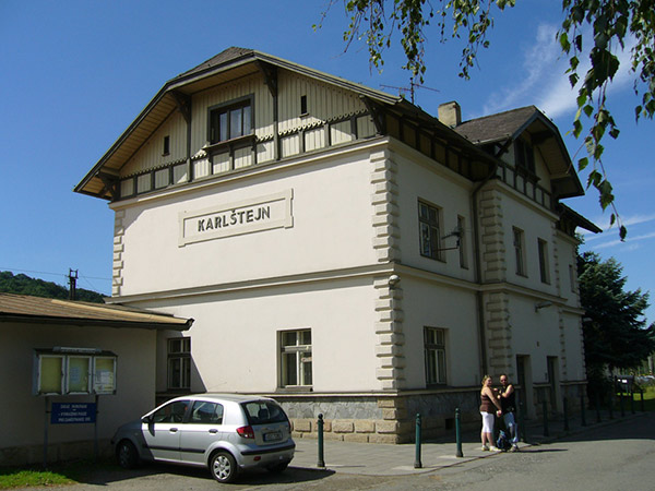 カルルシュテイン駅の駅舎