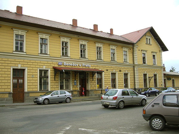 ベネショフの駅舎
