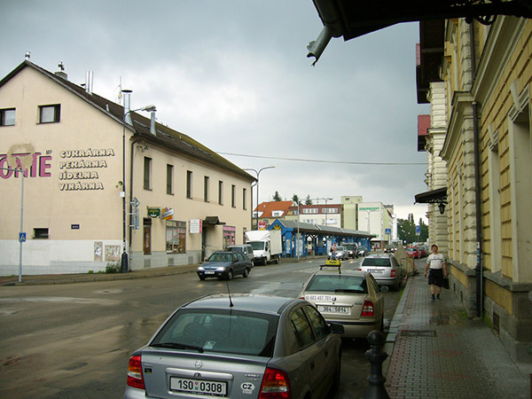 ベネショフの駅前風景