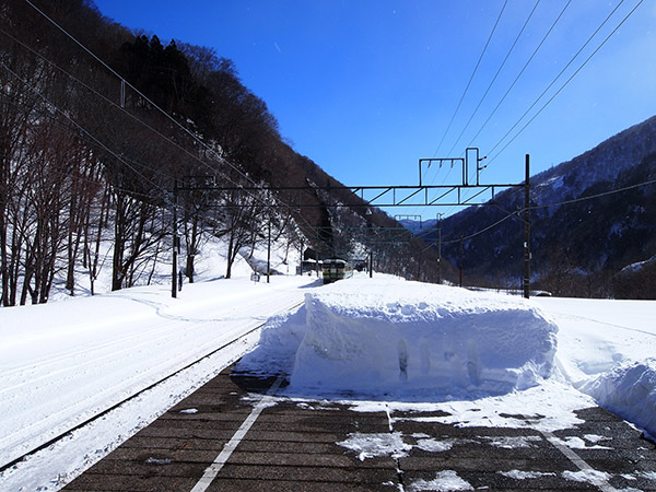 土合駅 上り線発車