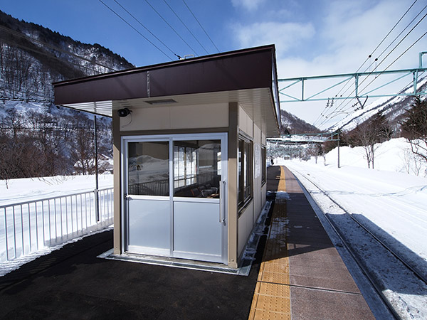 土合駅 ホーム待合所