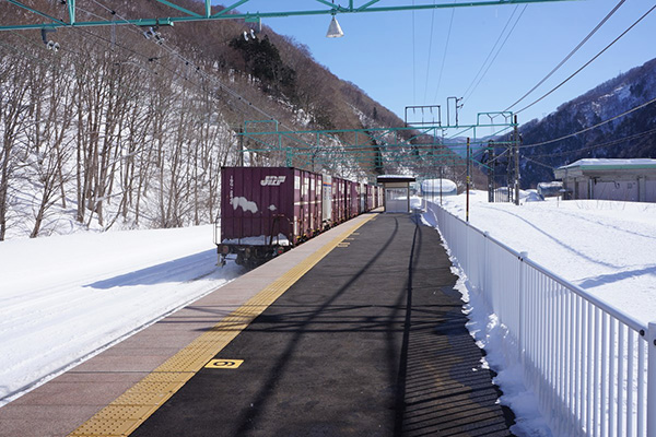 土合駅 通過 列車