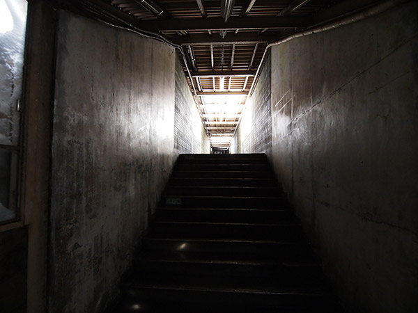 土合駅 階段