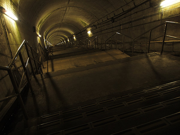 日本一の地下駅「土合駅」の果てしない階段を下ってみたのサムネイル