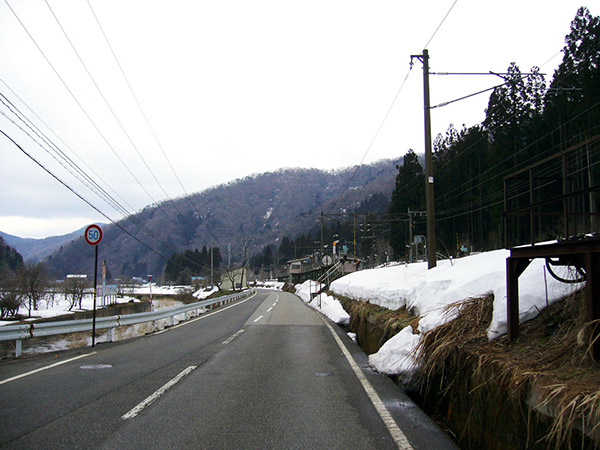 南今庄の駅前