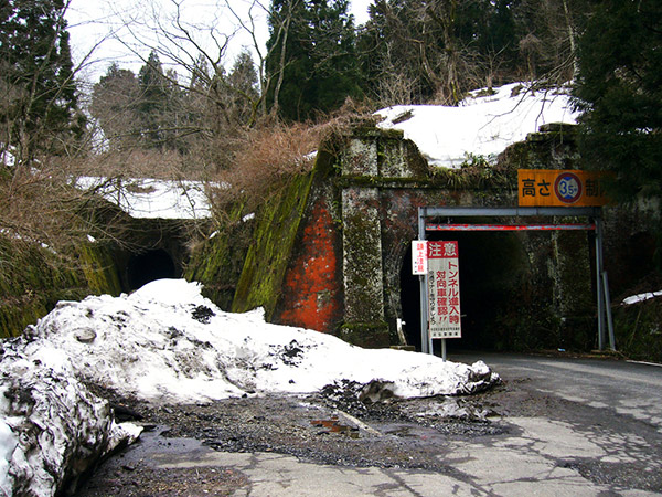 山中トンネルの入口