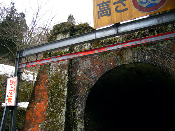 山中トンネルの煉瓦