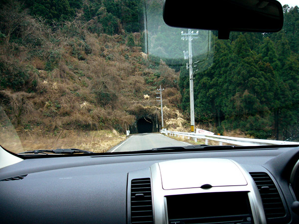 芦谷トンネルの入口
