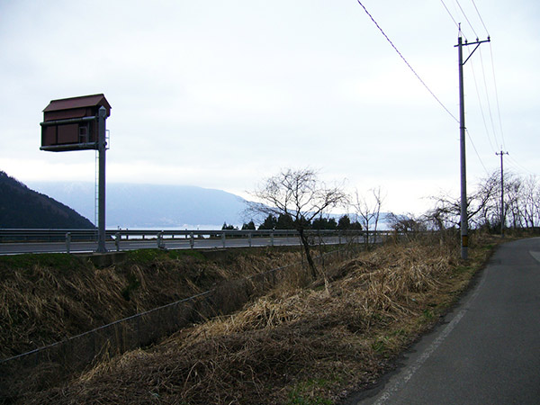 旧線跡と北陸自動車道