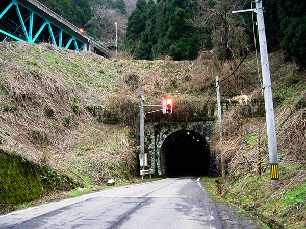 曽路地谷トンネル