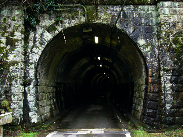 曽路地谷トンネルの入口