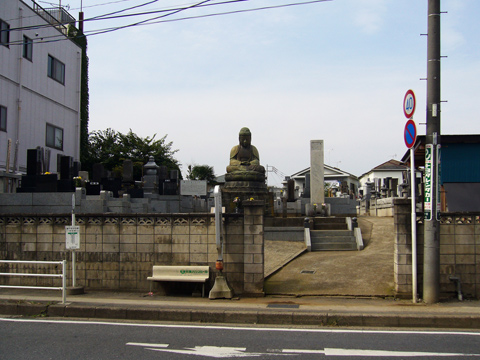 道路から見た大仏