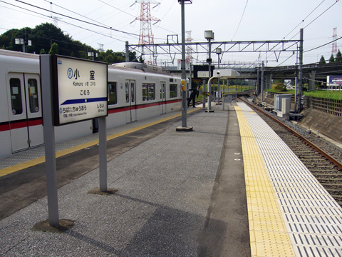 小室駅のホーム