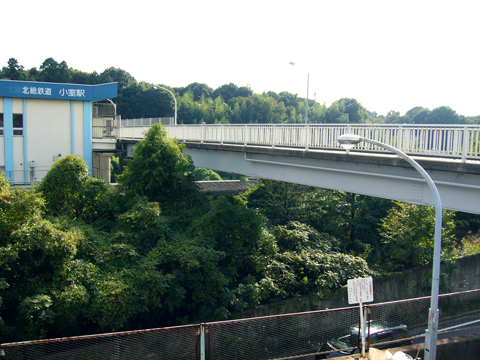 駅入り口までの連絡橋