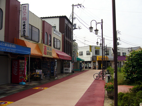 小室駅前の商店街