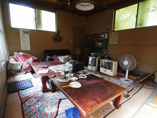 星山温泉 小屋の内部