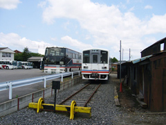 関鉄のバスと気動車