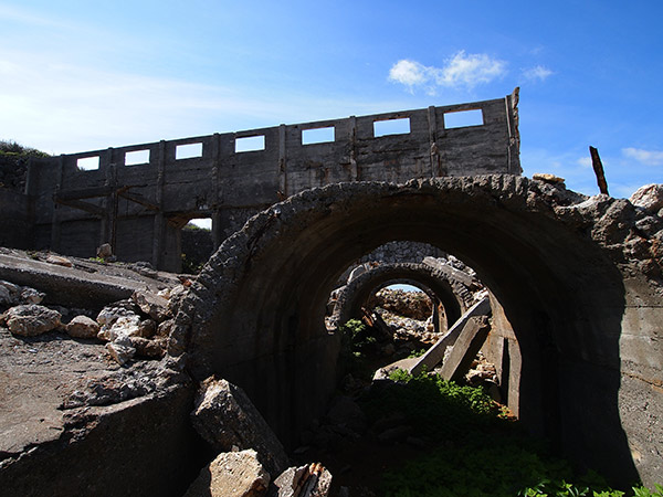 北大東島 燐鉱石積み出し施設 トンネル