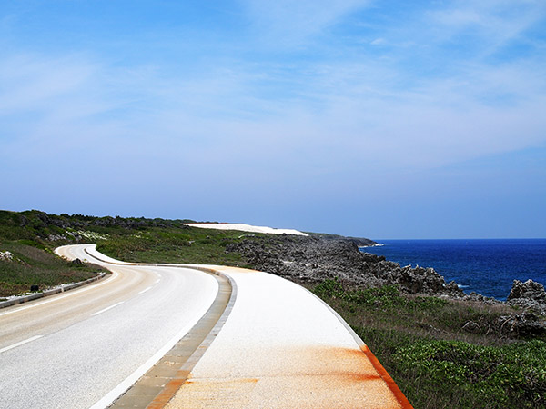 北大東島 海岸沿い 道路