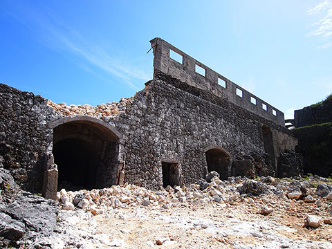 北大東島 燐鉱石貯蔵庫跡