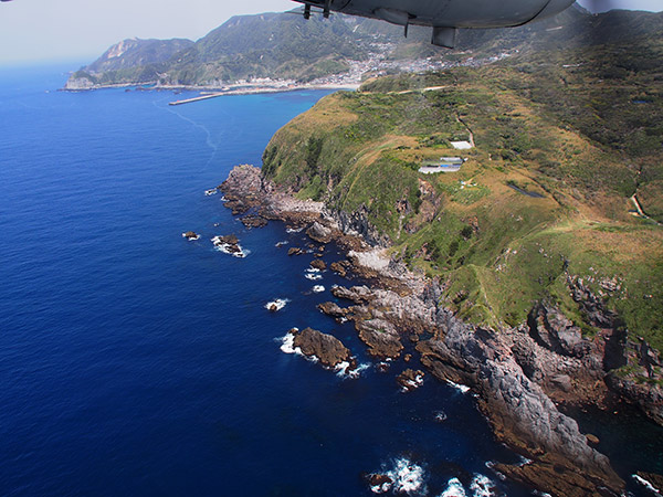 神津島 プロペラ機 着陸