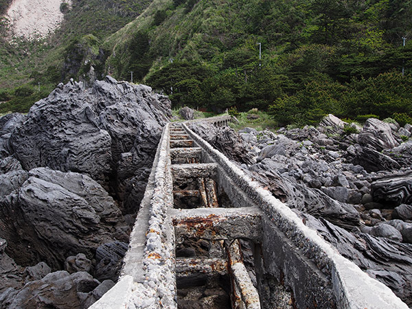 神津島の名組湾 廃線 全体