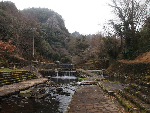 川中不動三尊 遊歩道