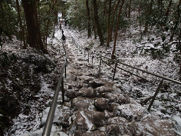 熊野磨崖仏を登る